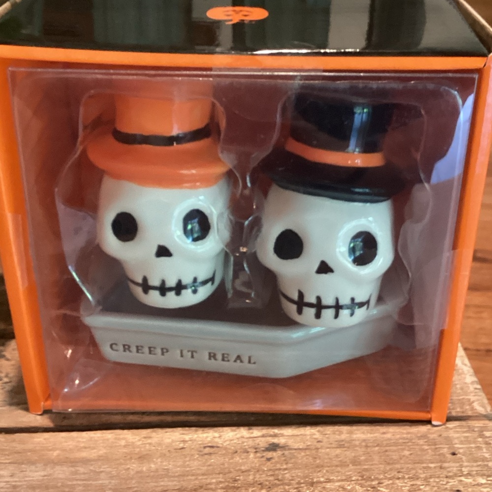 Halloween Skeleton Head Salt & Pepper Set